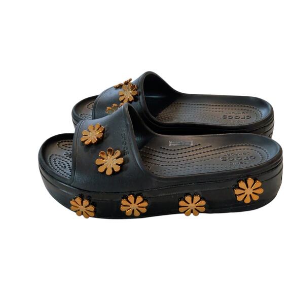 Crocs Sz W7 Black Platform MetallicBlooms Daisy Slide Sandals Limited Edition - Picture 2 of 9